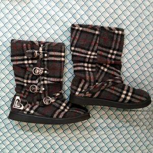 Size 6 soft, fur lined, plaid boots by Roxy